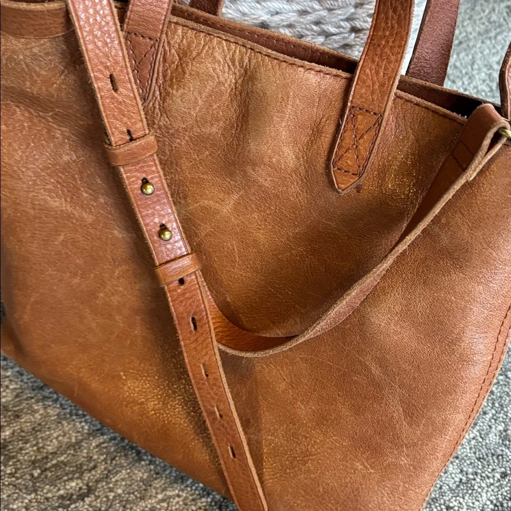 Madewell Transport Crossbody Leather Bag in Congac - Picture 7 of 10